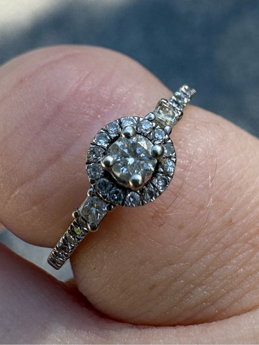 10K White Gold Diamond Halo Engagement Ring Size 6 Approx 0.25 CTW